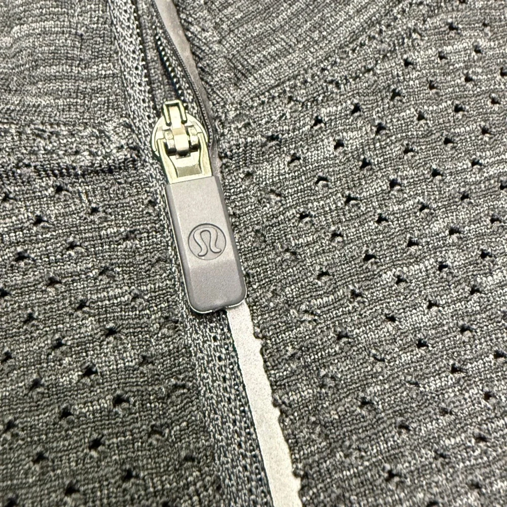 Lululemon Metal Vent Tech Half-Zip Men's Charcoal Size Large Long Sleeve Shirt